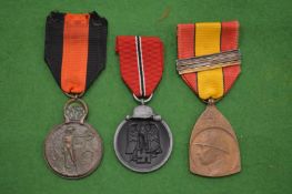 Two pairs of military lapel badges.