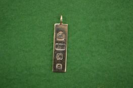 A 9ct gold Hallmark style pendant.