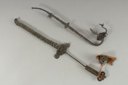 AN UNUSUAL PEACOCK PIPE, together with a chinese coin ornament, (2).