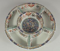 A DECORATIVE IMARI STYLE PORCELAIN SIX-SECTION SERVING DISH SET.