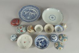 A CHINESE BLUE AND WHITE PORCELAIN PLATE, together with a saucer dish, two tea bowls, one cup and