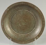 A FINE AND LARGE 15TH-16TH CENTURY MAMLUK ENGRAVED COPPER CHARGER, with calligraphy and arabesque