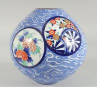 A DECORATIVE JAPANESE STUDIO IMARI STYLE PORCELAIN BULBOUS VASE, in original wooden box, 20cm high.