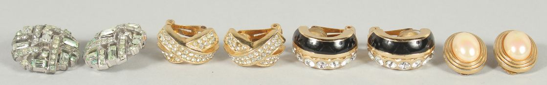 FOUR PAIRS OF VARIOUS CHRISTIAN DIOR EAR CLIPS.