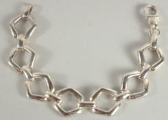 A STERLING SILVER HALLMARKED BRACELET.