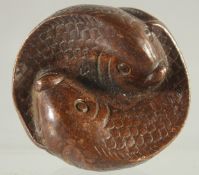 A SMALL JAPANESE BRONZE FISH. 1.5ins diameter.
