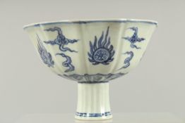 A GOOD CHINESE BLUE AND WHITE STEM CUP. 4.5ins high,6.5ins diameter.