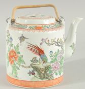 A CHINESE FAMILLE ROSE PORCELAIN TEAPOT.