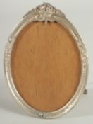 A RUSSIAN SILVER OVAL EASEL PHOTOGRAPH FRAME. 5ins x 3.5ins.