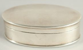 A PLAIN SILVER OVAL SNUFF BOX