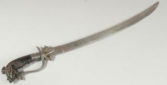 A FINE 18TH CENTURY CEYLONESE SRI LANKAN KASTANE SWORD, with carved wooden handle and brass inlaid