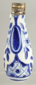 A BLUE AND WHITE PORCELAIN SCENT BOTTLE.