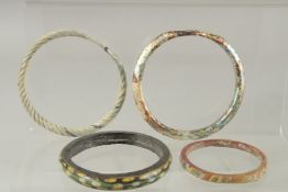 FOUR MAMLUK GLASS BRACELETS.