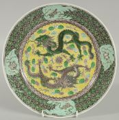 A CHINESE FAMILLE VERTE PORCELAIN PLATE, finely painted with two dragons and stylised clouds on a