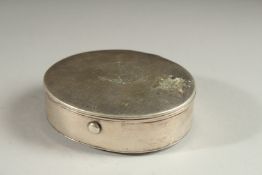 A GEORGE III WHITE METAL OVAL SNUFF BOX, the lid with a crest. 2.25ins x 2.75ins.