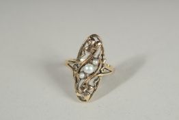 A 9CT GOLD ART DECO STYLE PEARL RING