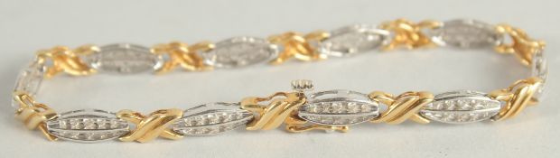 A GOOD 18CT WHITE AND YELLOW GOLD DIAMOND SET BRACELET.