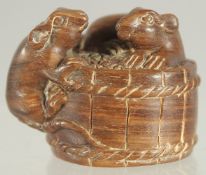 A CARVED WOOD NETSUKE, two rats. 1.5ins.