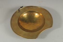 A SMALL 19TH CENTURY BRASS SHAVING DISH.