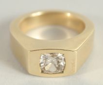 A GENT'S SINGLE STONE 1.5CT CUSHION SHAPED OVAL CUT DIAMOND RING. 16.4gms.