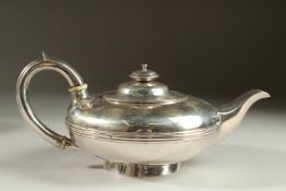 A GOOD VICTORIAN SILVER CIRCULAR TEAPOT by BENJAMIN SMITH. London 1840. Weight 17ozs.
