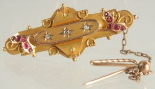 A VICTORIAN, GOLD, DIAMOND SET BAR BROOCH.