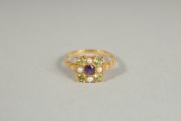 A SILVER, GOLD PLATED, AMETHYST, PEIDOT AND PEARL RING.