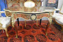 A GOOD BOULLE AND ORMOLU MOUNTED SINGLE DRAWER CENTRE TABLE of serpentine outline on cabriole