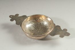 A GEORGE II SILVER LEMON STRAINER. 3.25ins diameter. London 1727. Maker: I S.