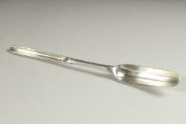 A GEORGE III SILVER MARROW SCOOP. 8.75ins long. London 1774. Maker: C. H.