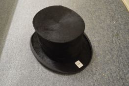 A top hat, internal size 8.25in x 6.5in.