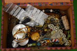 A box of bijouterie.