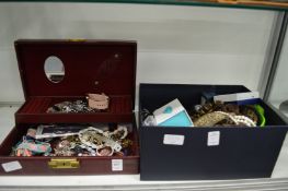 A large quantity of bijouterie.