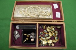 Decorative necklace set with unusual stones together with a matching ring and loose stones, pair