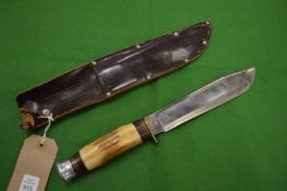 A William Rogers of Sheffield stag handled bowie knife with 7¼ inch blade.