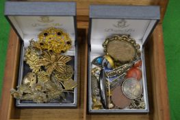 A quantity of filigree and other jewellery.