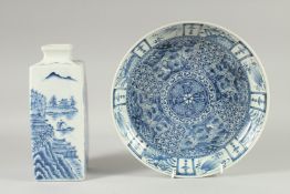 A CONTEMPORARY CHINESE BLUE AND WHITE PORCELAIN DISH AND VASE, (2).