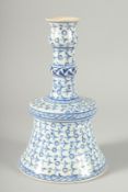 AN OTTOMAN TURKISH BLUE AND WHITE GLAZED POTTERY CANDLESTICK STAND, 26.5cm high.