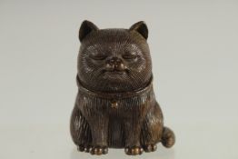 A JAPANESE BRONZE OKIMONO OF A CAT, 5.5cm high.