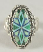 A SILVER ENAMEL ABSTRACT RING.