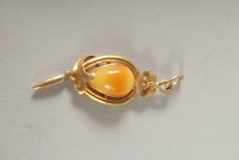 A 15CT GOLD VICTORIAN PENDANT.
