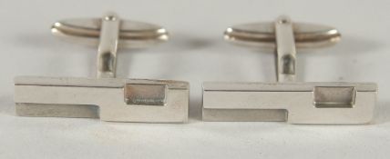 A PAIR OF DUNHILL CUFF LINKS.