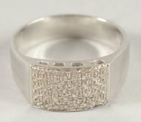 AN 18CT GOLD FIVE ROW DIAMOND RING.