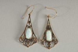 A GOOD PAIR OF 9CT GOLD OPAL SET DROP EARRINGS.