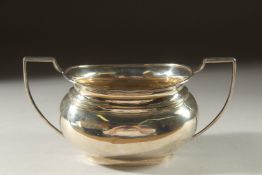 A TWO HANDLED SUGAR BASIN Birmingham 1934. Weight: 8ozs.