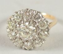 A GOOD EDWARDIAN 18CT GOLD OLD CUT DIAMOND CLUSTER RING. Approx. 2.7 carats.