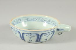 A CHINESE BLUE AND WHITE OIL LAMP.