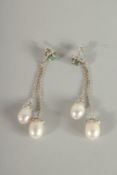 A LONG PAIR OF EMERALD AND PEARL DROP EARRINGS.