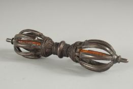 A TIBETAN BRONZE VAJRA.