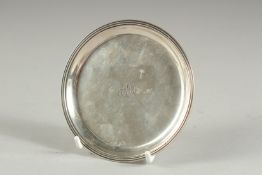 A GEORGE III SILVER CIRCULAR WINE FUNNEL STAND. 4ins diameter. London 1801. Maker: George Smith